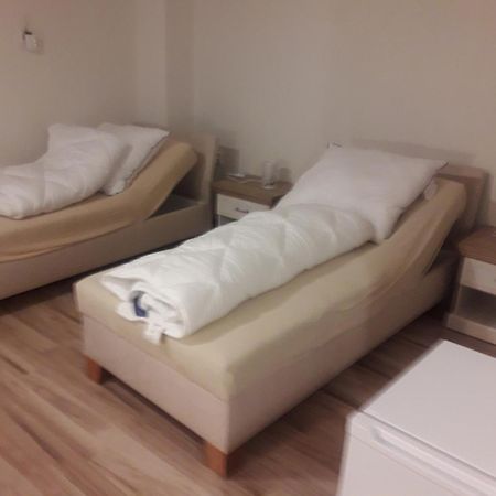Turisticka Ubytovna Hotel Divin ภายนอก รูปภาพ