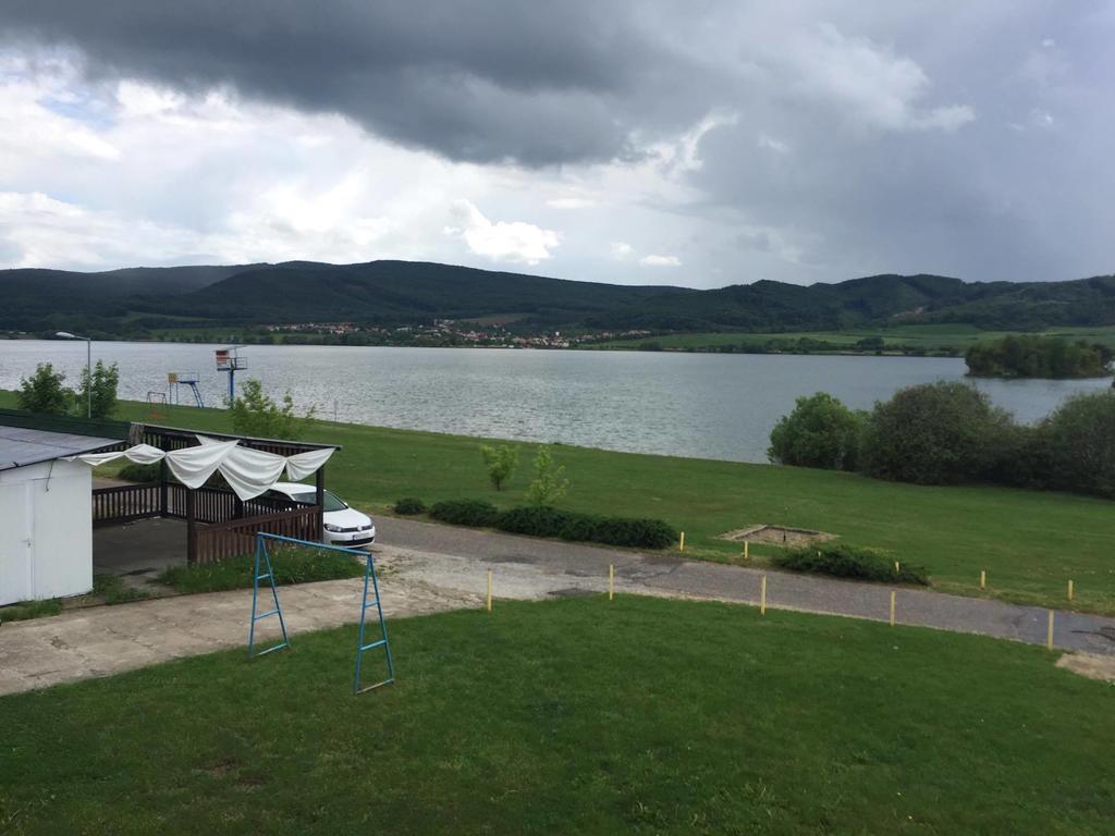 Turisticka Ubytovna Hotel Divin ภายนอก รูปภาพ